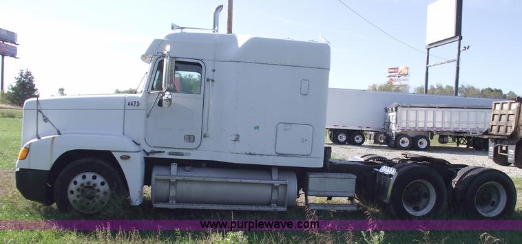 image for item C5618 2000 Freightliner FLD120 semi truck