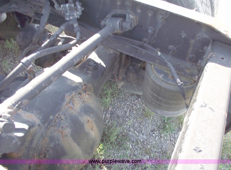 image for item C5618 2000 Freightliner FLD120 semi truck