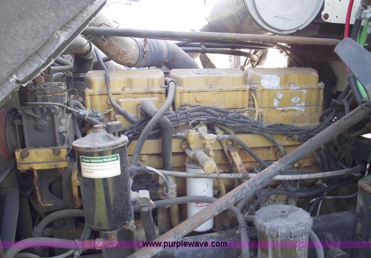 image for item C5618 2000 Freightliner FLD120 semi truck