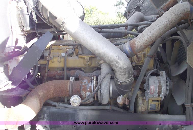 image for item C5618 2000 Freightliner FLD120 semi truck