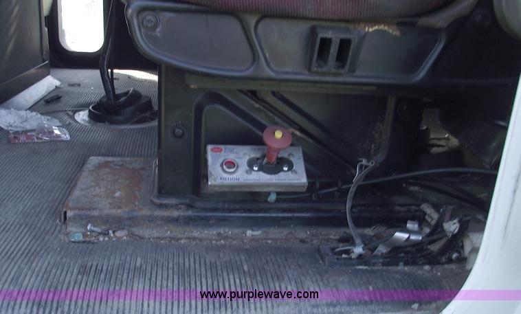 image for item C5618 2000 Freightliner FLD120 semi truck