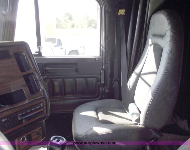 image for item C5618 2000 Freightliner FLD120 semi truck