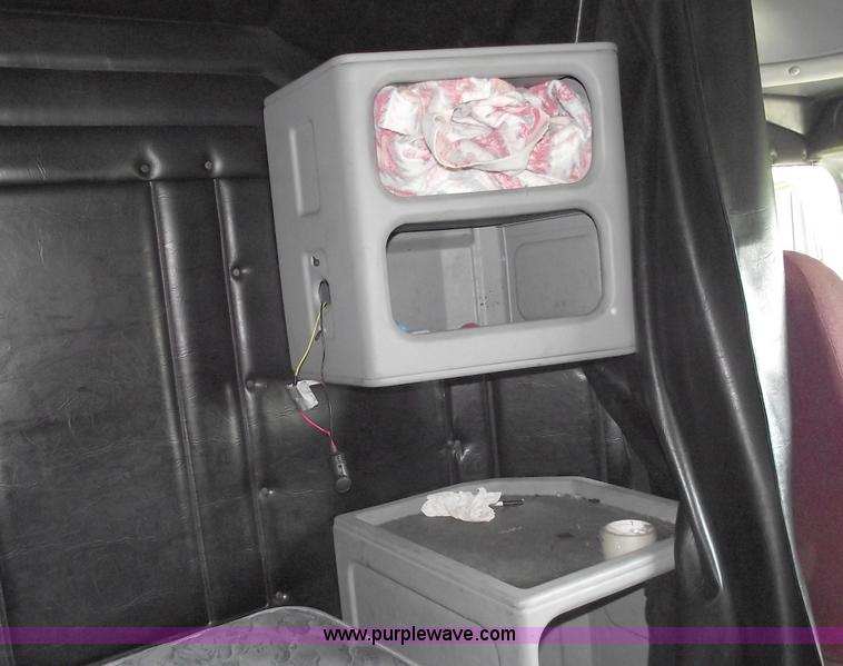 image for item C5618 2000 Freightliner FLD120 semi truck