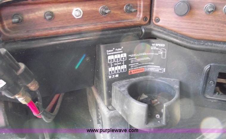 image for item C5618 2000 Freightliner FLD120 semi truck