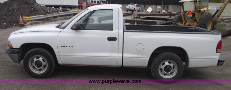 image for item C5664 2001 Dodge Dakota pickup truck