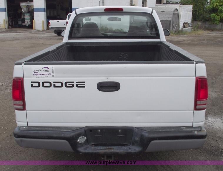 image for item C5664 2001 Dodge Dakota pickup truck