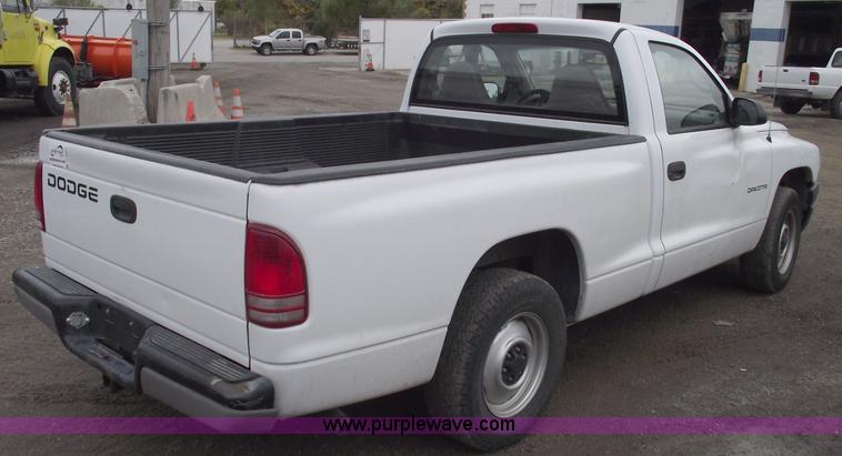 image for item C5664 2001 Dodge Dakota pickup truck