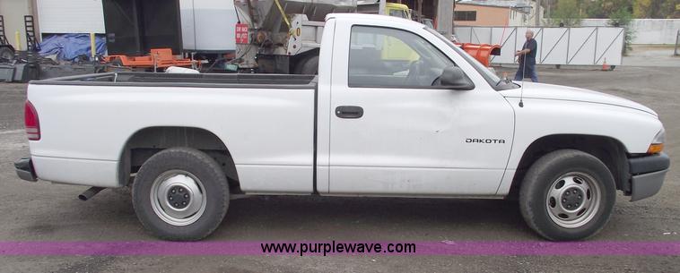 image for item C5664 2001 Dodge Dakota pickup truck