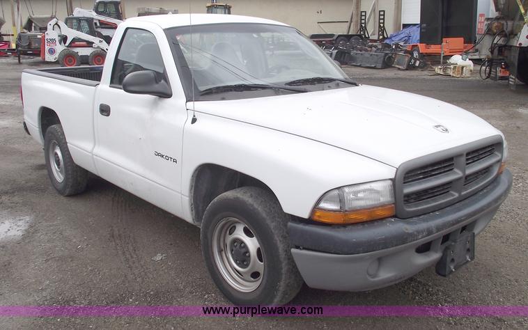image for item C5664 2001 Dodge Dakota pickup truck