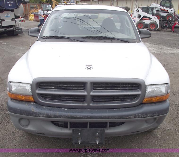 image for item C5664 2001 Dodge Dakota pickup truck