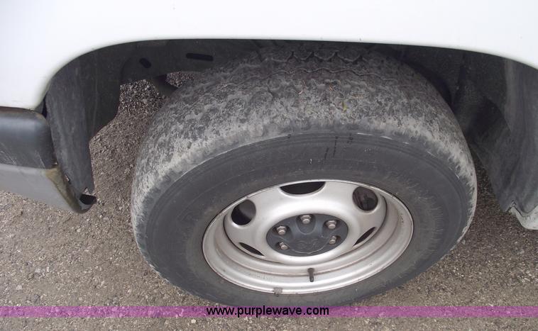 image for item C5664 2001 Dodge Dakota pickup truck