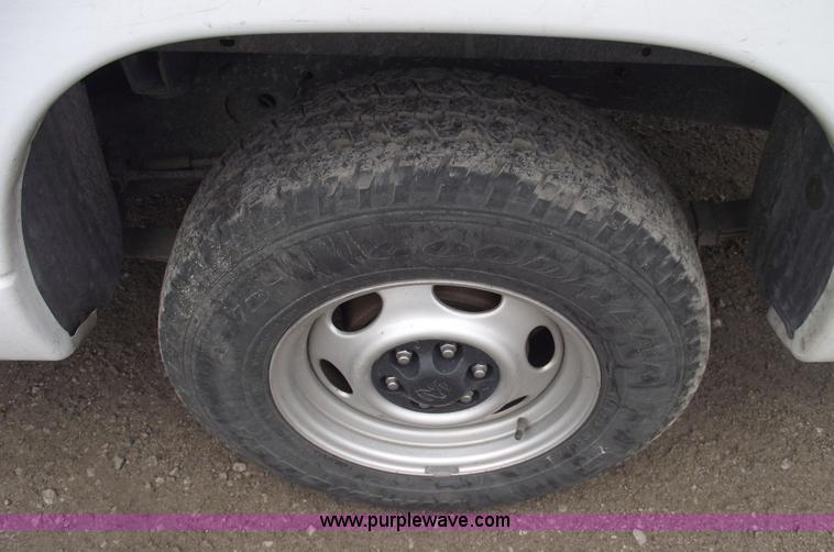 image for item C5664 2001 Dodge Dakota pickup truck