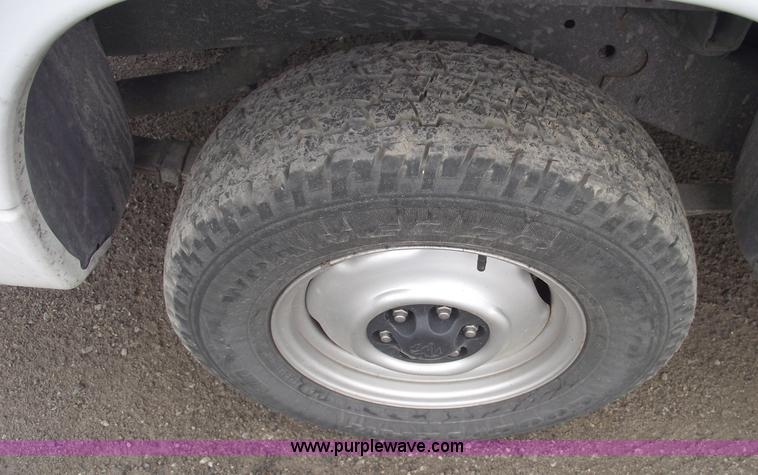 image for item C5664 2001 Dodge Dakota pickup truck