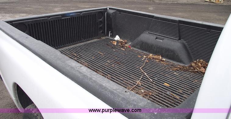 image for item C5664 2001 Dodge Dakota pickup truck