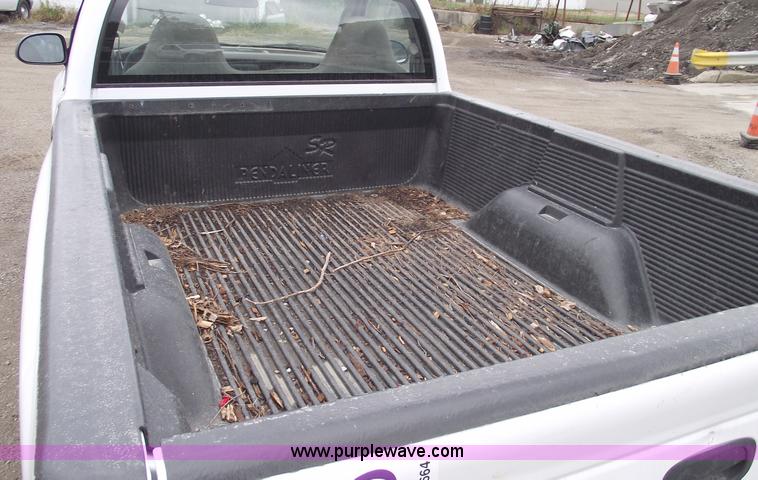 image for item C5664 2001 Dodge Dakota pickup truck