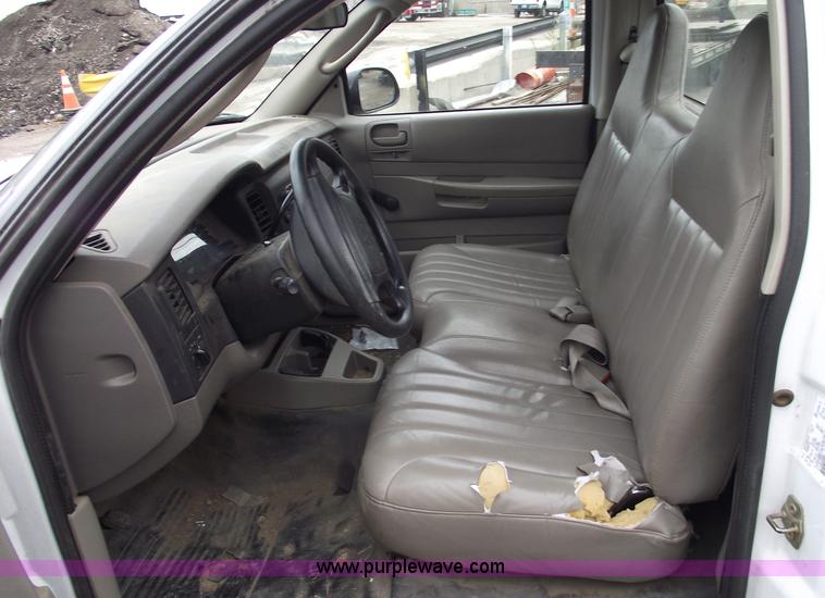 image for item C5664 2001 Dodge Dakota pickup truck