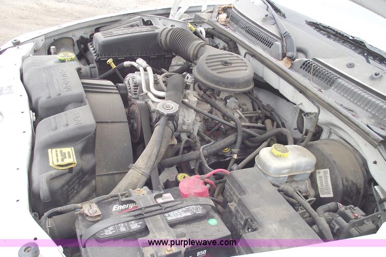 image for item C5664 2001 Dodge Dakota pickup truck