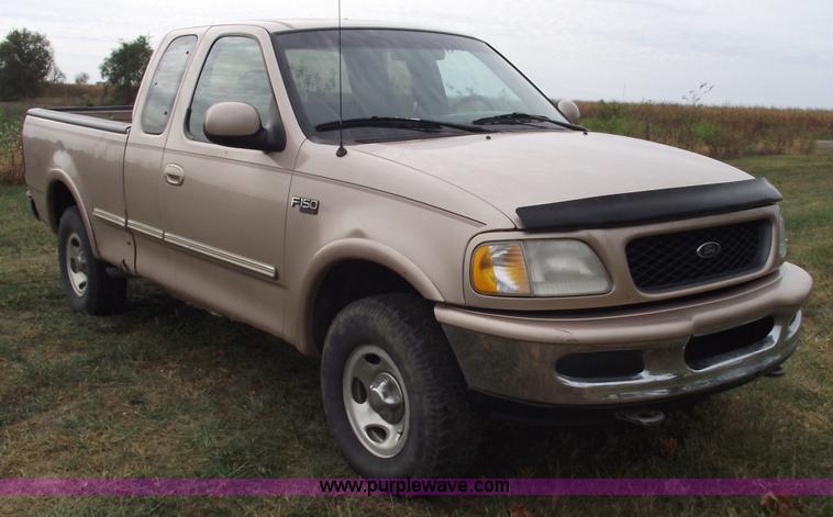 image for item C5673 1997 Ford F150 XLT super cab pickup truck