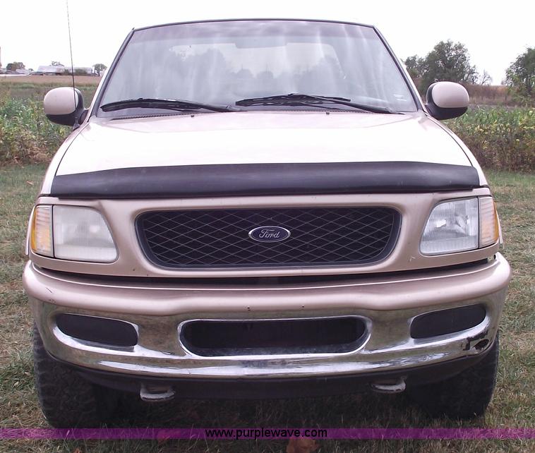 image for item C5673 1997 Ford F150 XLT super cab pickup truck