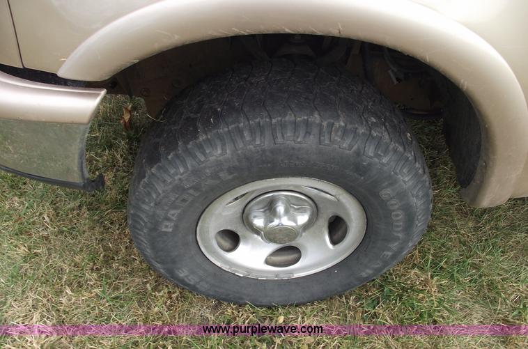 image for item C5673 1997 Ford F150 XLT super cab pickup truck