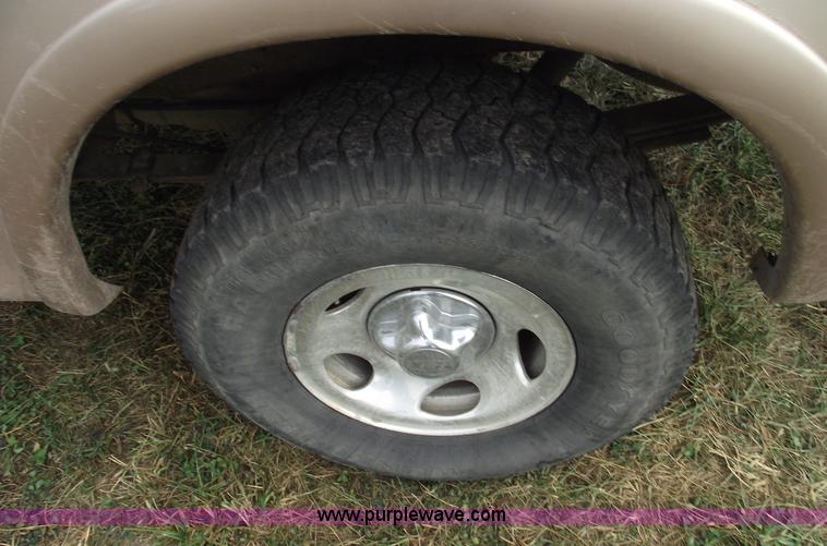 image for item C5673 1997 Ford F150 XLT super cab pickup truck