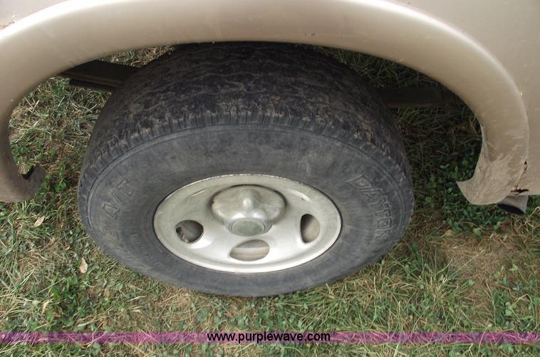 image for item C5673 1997 Ford F150 XLT super cab pickup truck