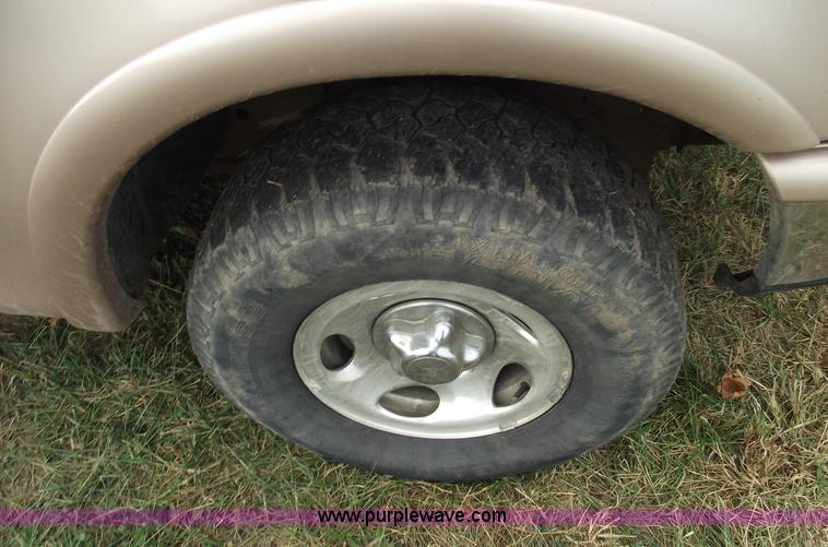 image for item C5673 1997 Ford F150 XLT super cab pickup truck