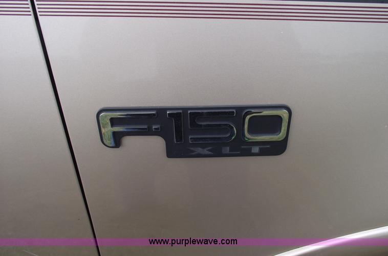 image for item C5673 1997 Ford F150 XLT super cab pickup truck
