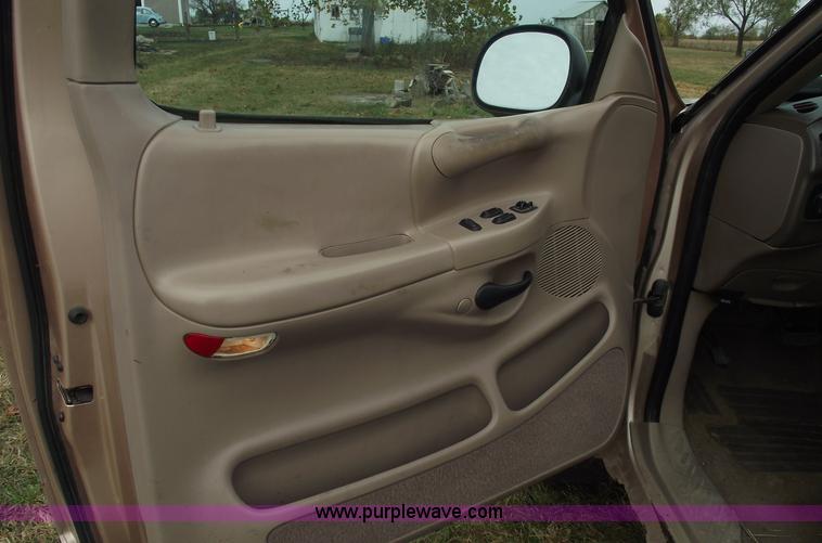 image for item C5673 1997 Ford F150 XLT super cab pickup truck