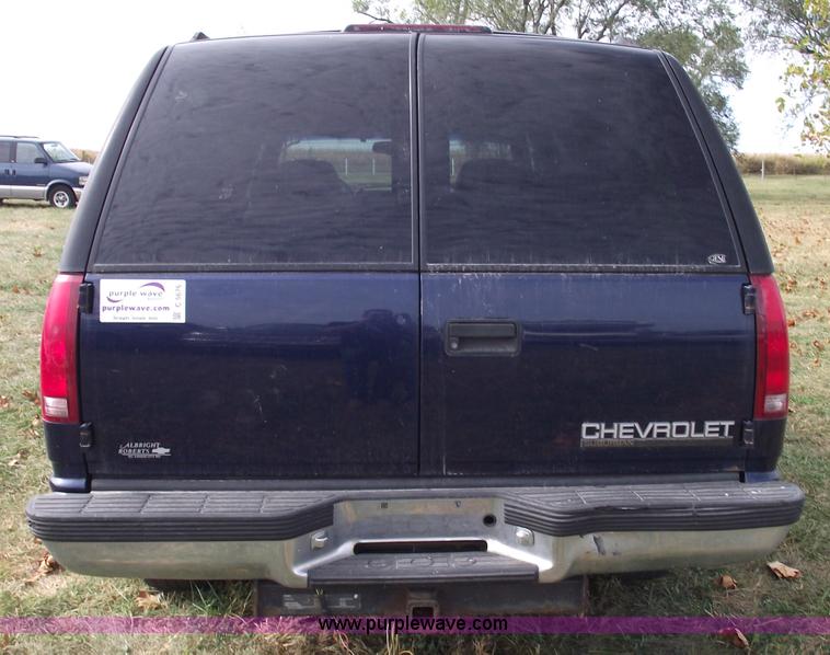 image for item C5676 1998 Chevrolet Suburban 1500 LT SUV