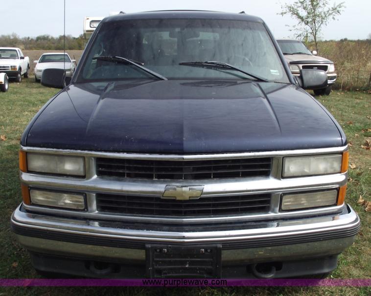 image for item C5676 1998 Chevrolet Suburban 1500 LT SUV