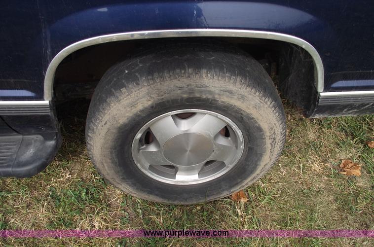 image for item C5676 1998 Chevrolet Suburban 1500 LT SUV