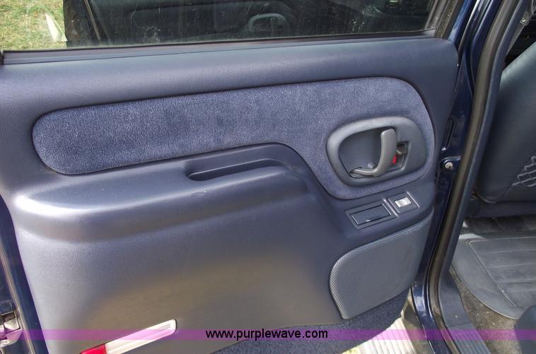 image for item C5676 1998 Chevrolet Suburban 1500 LT SUV