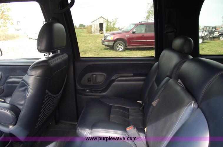 image for item C5676 1998 Chevrolet Suburban 1500 LT SUV