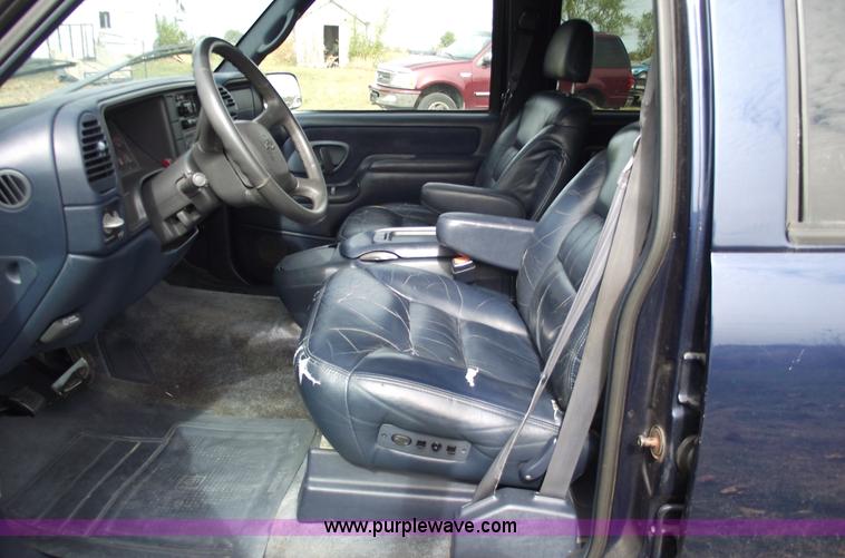 image for item C5676 1998 Chevrolet Suburban 1500 LT SUV