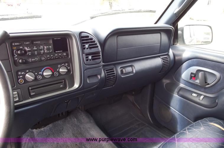 image for item C5676 1998 Chevrolet Suburban 1500 LT SUV