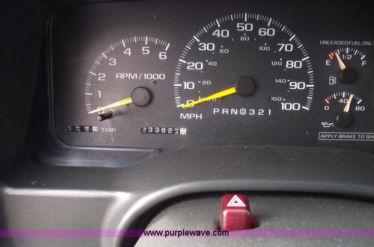 image for item C5676 1998 Chevrolet Suburban 1500 LT SUV