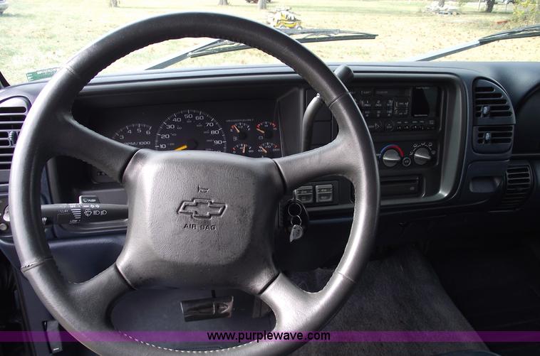 image for item C5676 1998 Chevrolet Suburban 1500 LT SUV
