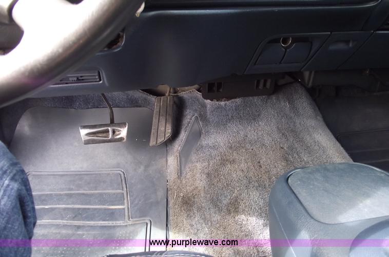 image for item C5676 1998 Chevrolet Suburban 1500 LT SUV