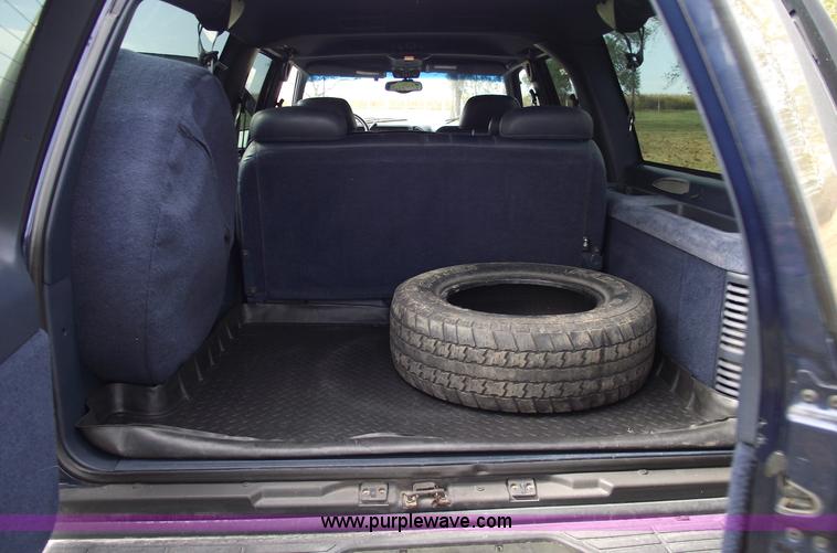image for item C5676 1998 Chevrolet Suburban 1500 LT SUV