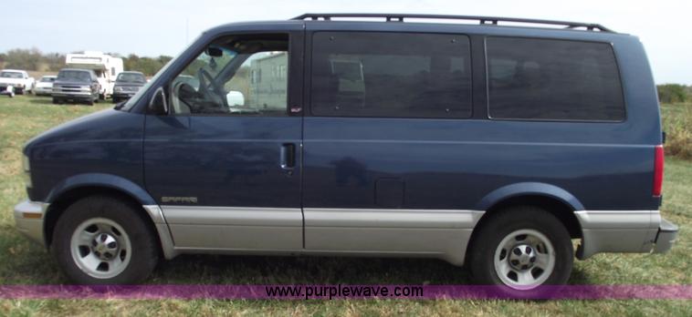 image for item C5677 1999 GMC Safari SLT van