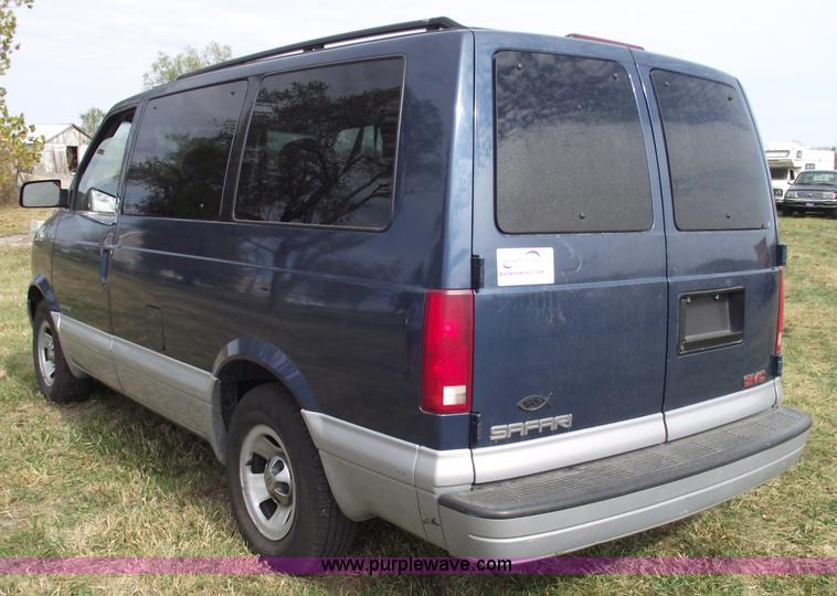 image for item C5677 1999 GMC Safari SLT van