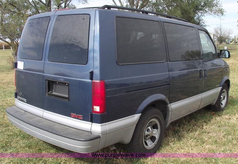 image for item C5677 1999 GMC Safari SLT van