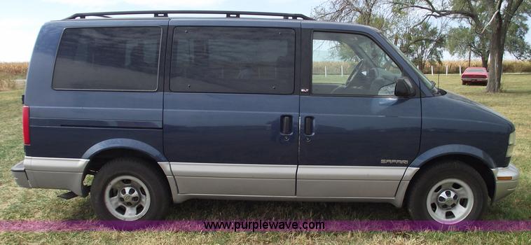 image for item C5677 1999 GMC Safari SLT van