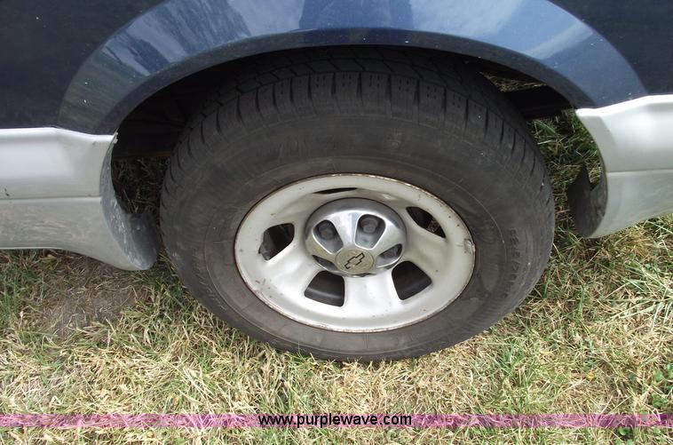 image for item C5677 1999 GMC Safari SLT van