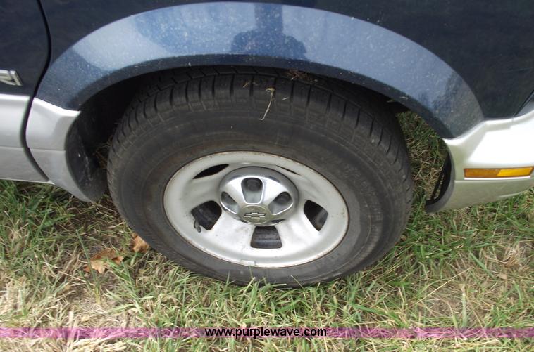 image for item C5677 1999 GMC Safari SLT van