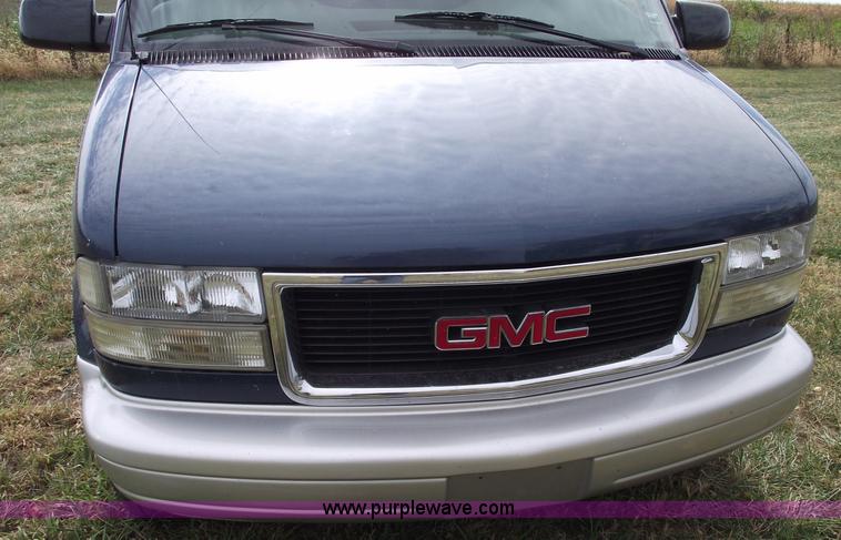 image for item C5677 1999 GMC Safari SLT van