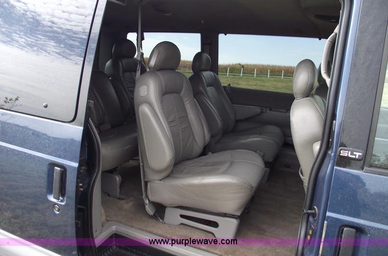 image for item C5677 1999 GMC Safari SLT van