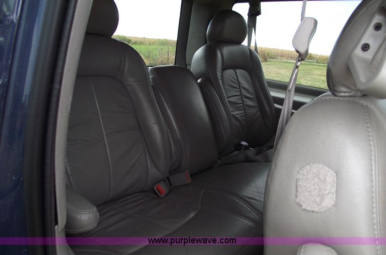 image for item C5677 1999 GMC Safari SLT van