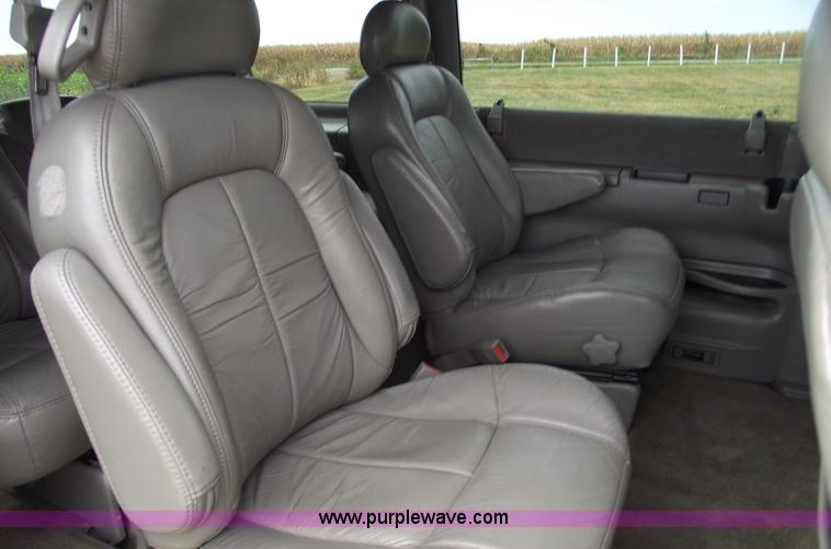 image for item C5677 1999 GMC Safari SLT van